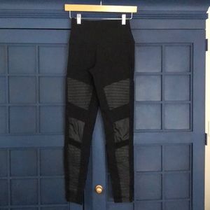 Hi-Waisted Alo Moto Leggings